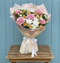 Букет цветов из:  Гвоздики, Орхидеи и Розы в Обливской