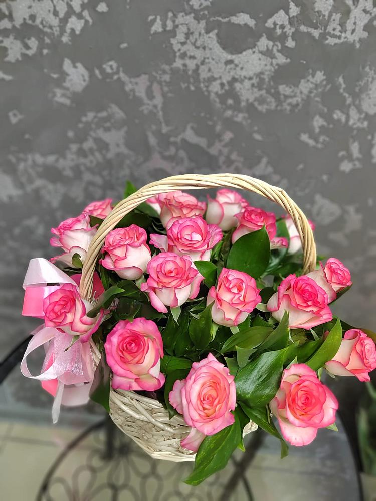 Цветочная композиция из Розы в корзине в Обливской