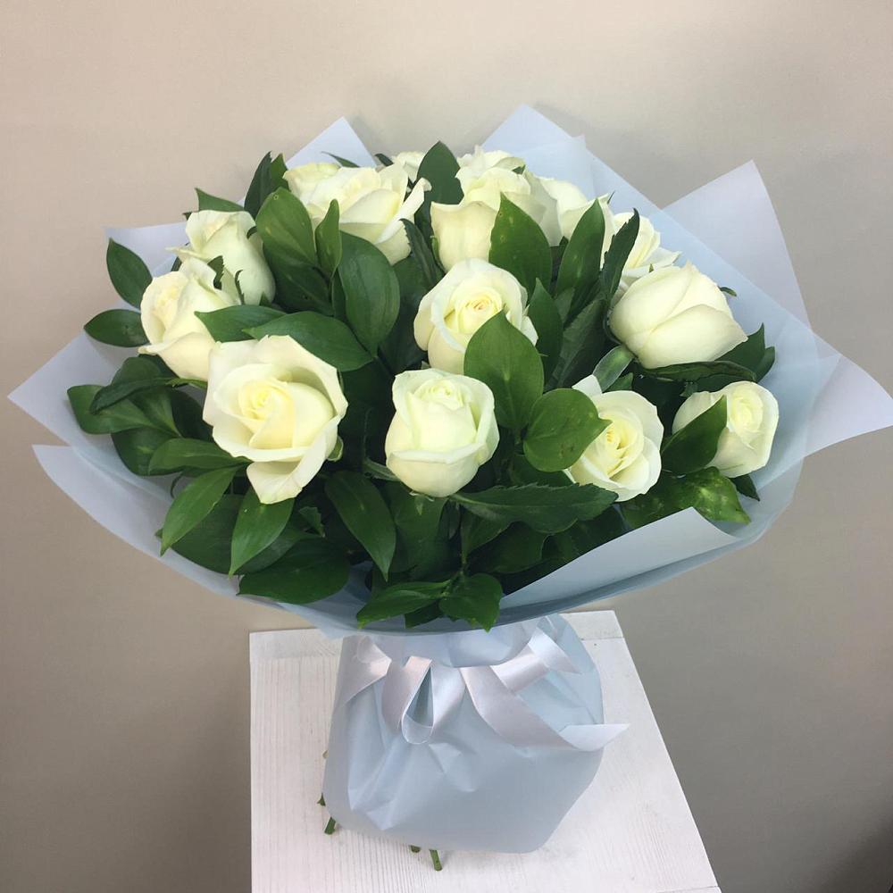 Букет 15 Белых роз Проуд в Обливской