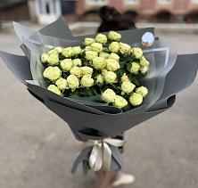 Букет Белые кустовые розы Солинеро в Обливской
