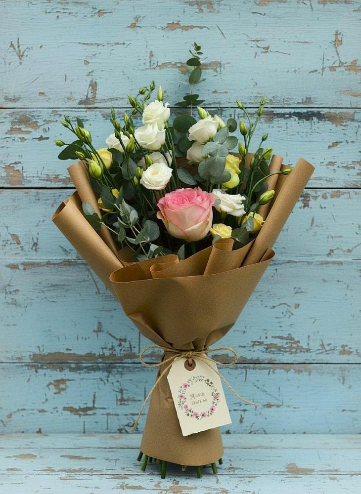 Букет цветов из: Розы и Лизиантусы в Обливской