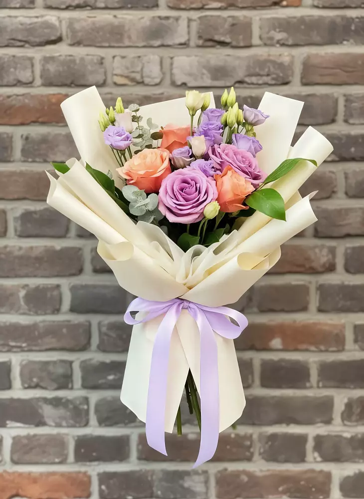 Букет цветов из: Лизиантусы и Розы в Обливской