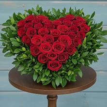 Цветочная композиция из Розы в виде сердца в Обливской