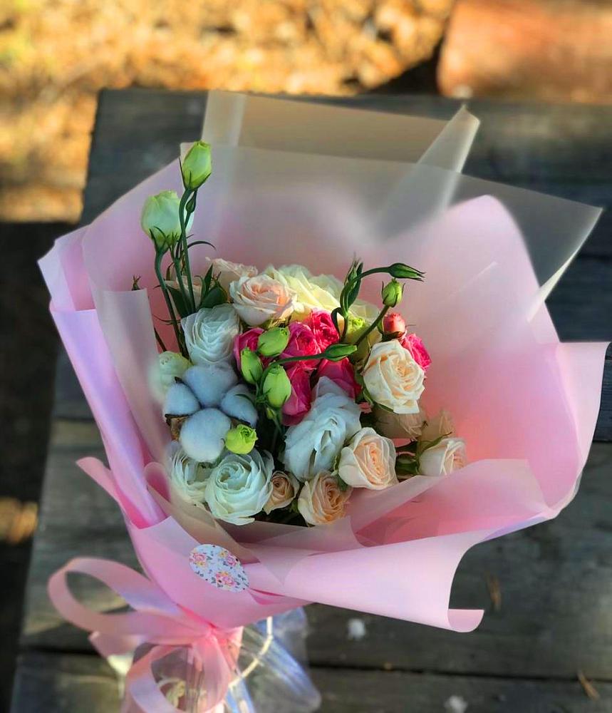 Букет цветов из: Розы и Лизиантусы в Обливской