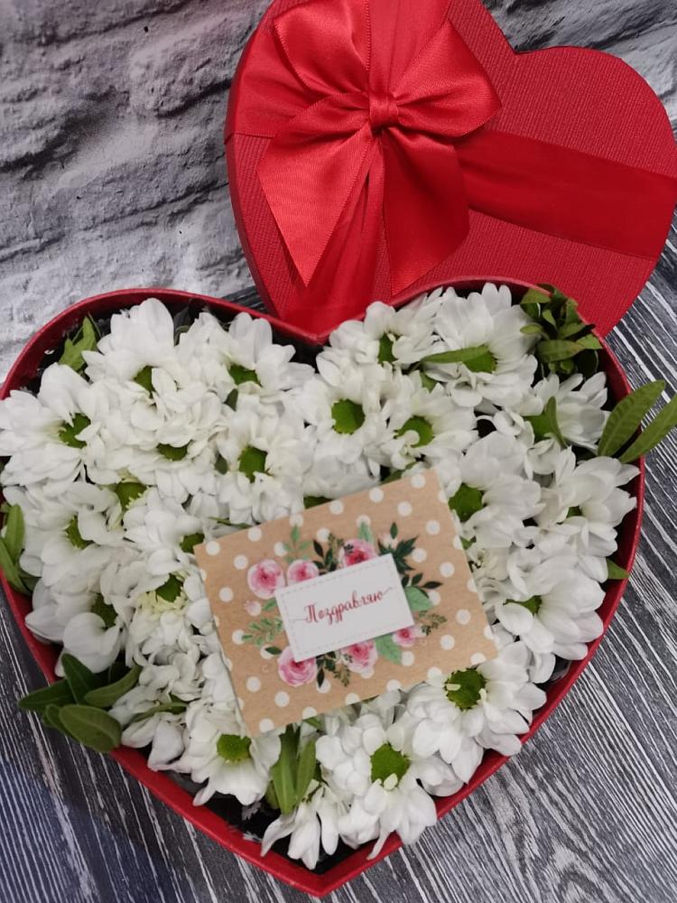 Цветочная композиция из Хризантемы в виде сердца в Обливской