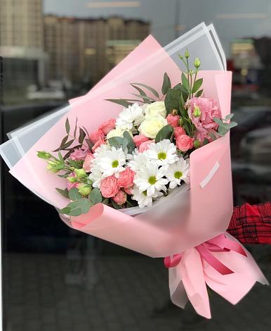 Букет цветов из: Розы, Лизиантусы и Хризантемы в Обливской