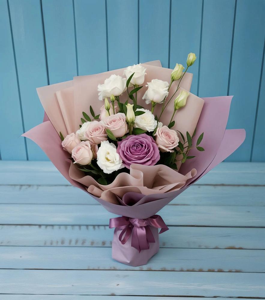 Букет цветов из: Розы и Лизиантусы в Обливской